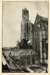 602454 Gezicht op de de Domtoren en het zuidertransept van de Domkerk (Domplein) te Utrecht, met op de voorgrond de ...